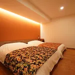 Bird Hostel Palace Side Suite
